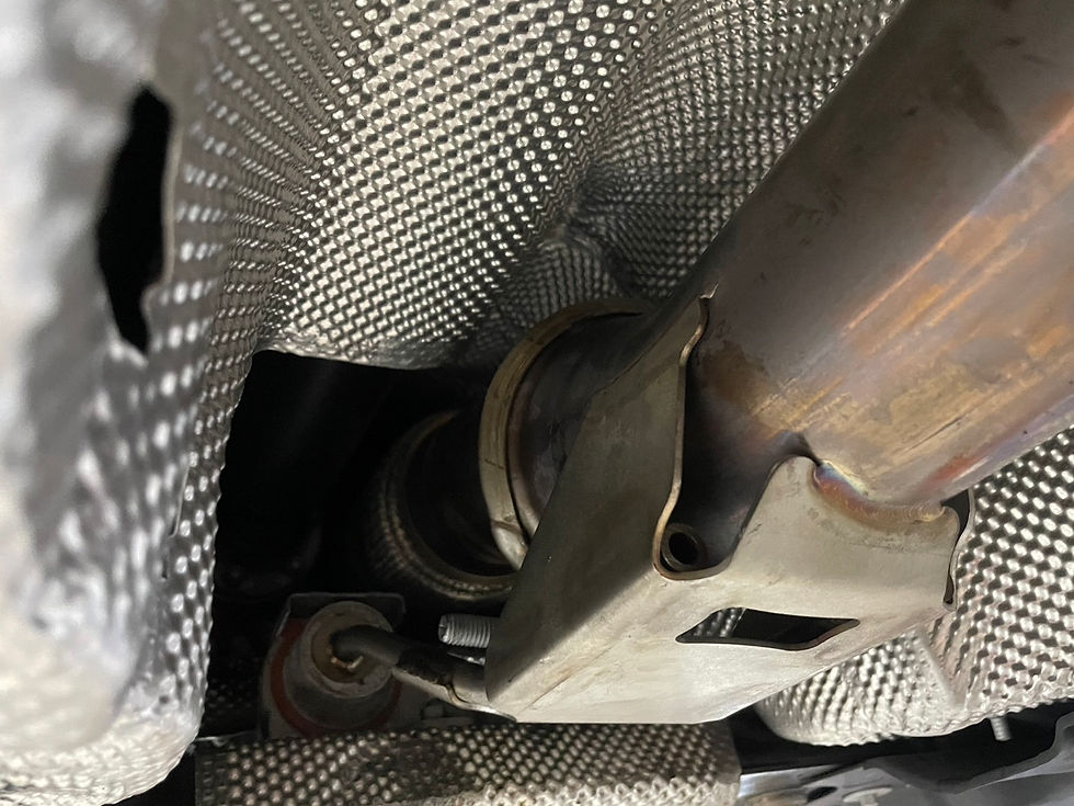 メルセデスベンツ/Mercedes-Benz/A45S/AMG/W177/アクラポビッチマフラー取付け/AKRAPOVIC/リアバンパー脱着/テールランプ脱着/カスタム/マフラー交換