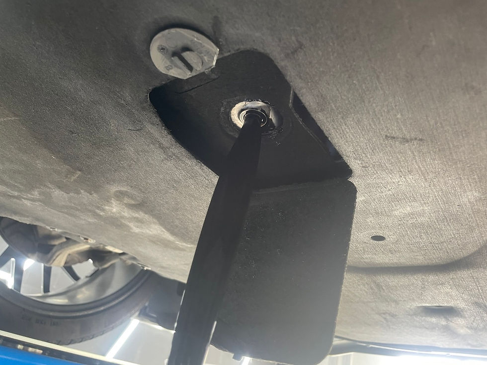 BMW/F30/エンジンオイル交換/オイルフィルタ交換/バッテリ交換/部品持込