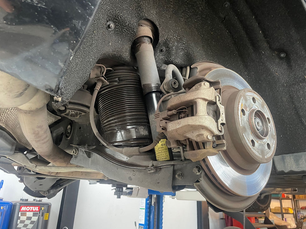 Mercedes-Benz/メルセデスベンツ/W212/E350/Bluetec/OM642/1年点検/法定1年点検/エンジンオイル交換/オイルフィルター交換/リアエアサス交換/バルブブロック交換/エアコンフィルター交換/サブバッテリー交換/トランスミッションシフトアダプション/リアタイヤ交換