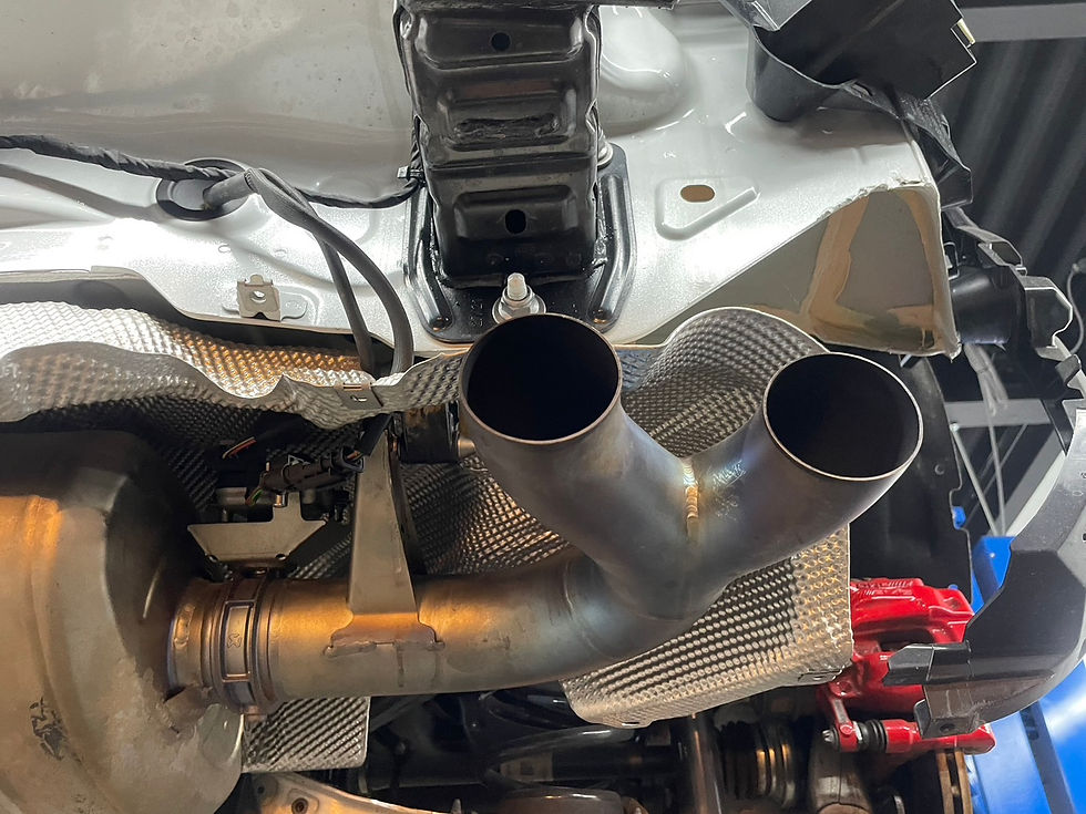 メルセデスベンツ/Mercedes-Benz/A45S/AMG/W177/アクラポビッチマフラー取付け/AKRAPOVIC/リアバンパー脱着/テールランプ脱着/カスタム/マフラー交換