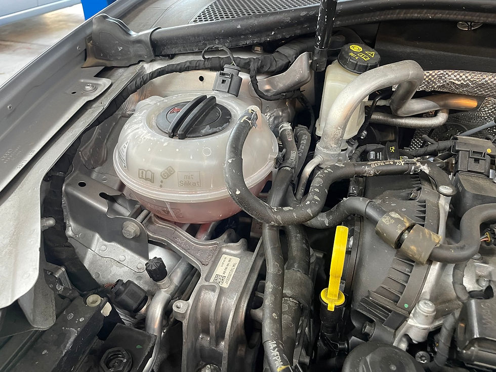 Audi/アウディ/A3/8V/サーモスタット交換/ウォーターポンプ交換/クーラントホース交換/Oリング交換/サブタンク交換/冷却水交換/冷却水漏れ/点検/修理/交換