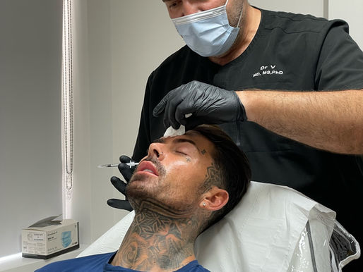 Dr Vahe performing Hair regrowth treatment at Dr Vahe Clinic
