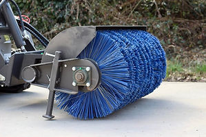 Balayeuse sans bac pour mini-chargeuse compacte Skidmate.