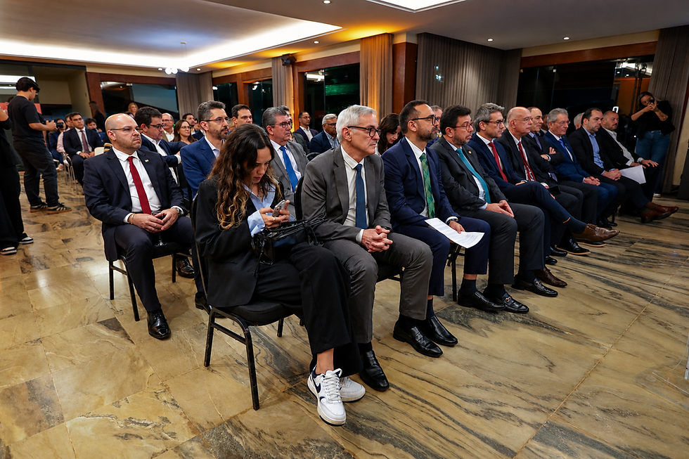 Autoridades, representantes estaduais e lideranças do setor acompanharam a abertura do 2º Congresso Brasileiro de Minas e Energia, em uma noite marcada pelo diálogo institucional e pelo fortalecimento da agenda nacional de minas e energia.