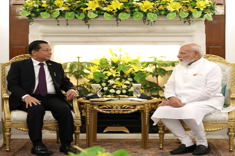 President Hlaing with Indian Prime Minister Narendra Modi