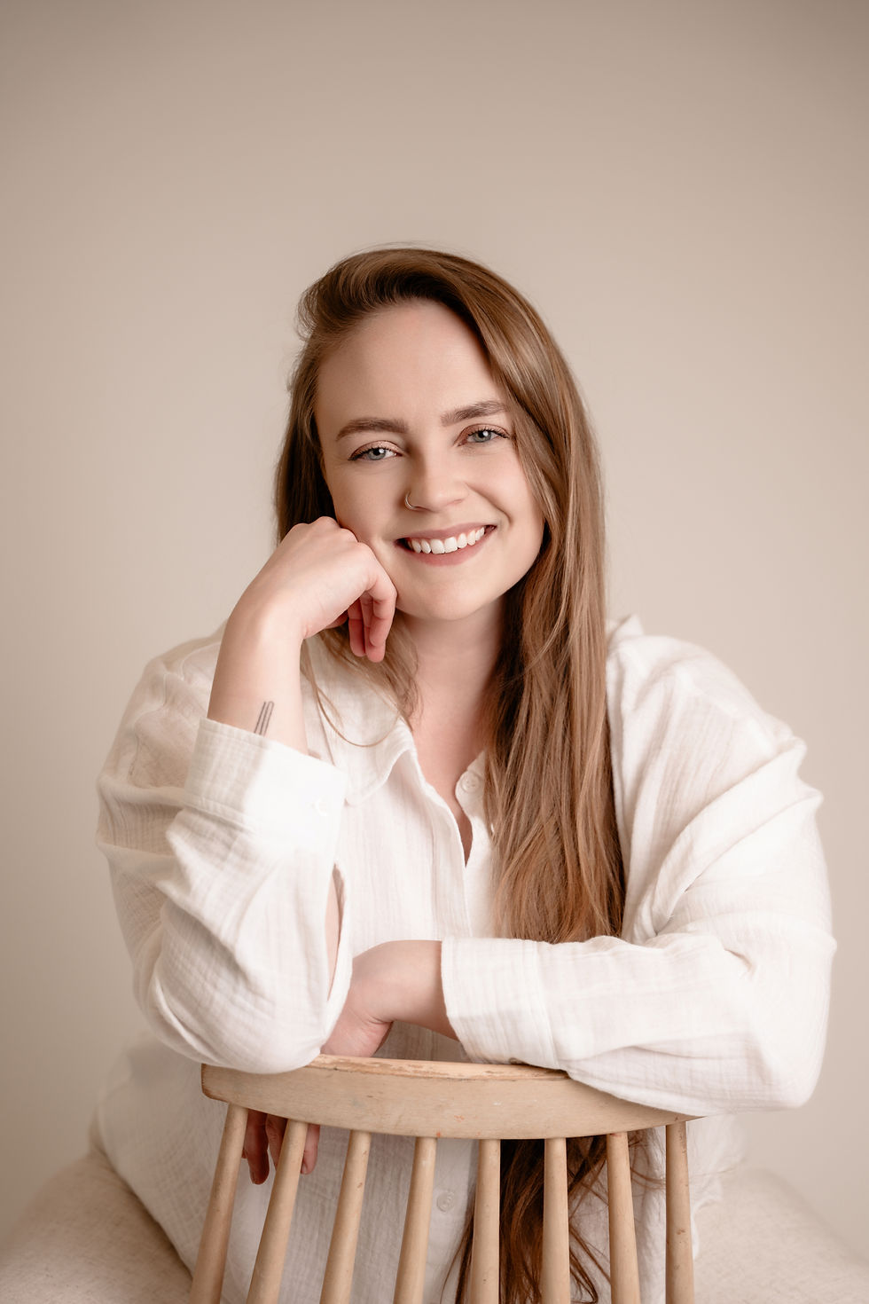 Hollie Headshot.jpg