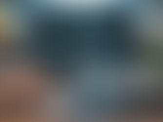 mãe escrevendo e robo digitando