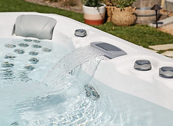 Hot_Tub_Sundance_Spas_880_Series_Optima_Seats_6-7_Smart_Tub_Install_787B4005.jpg