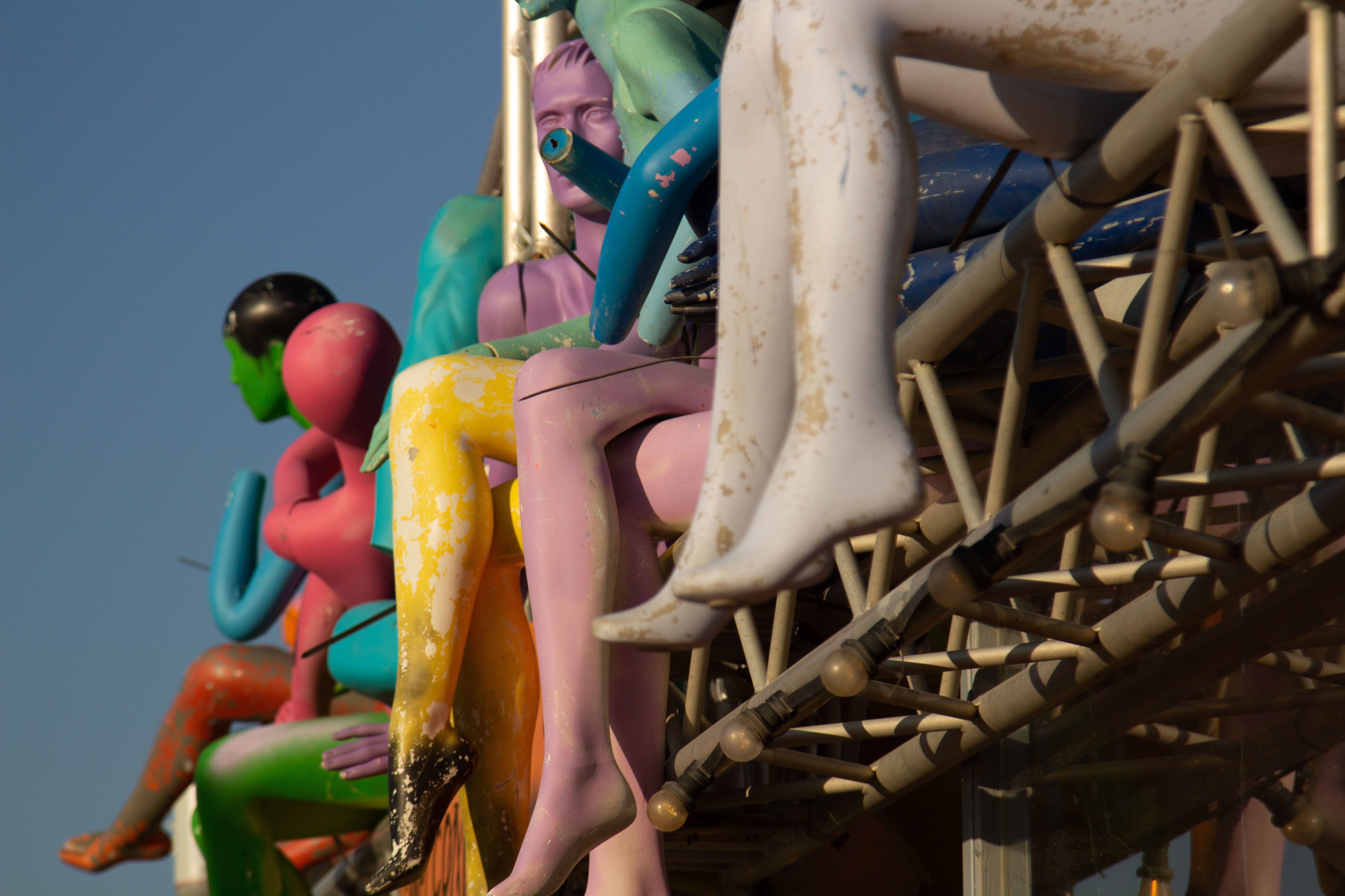 CADA UM NO SEU CORDADRO