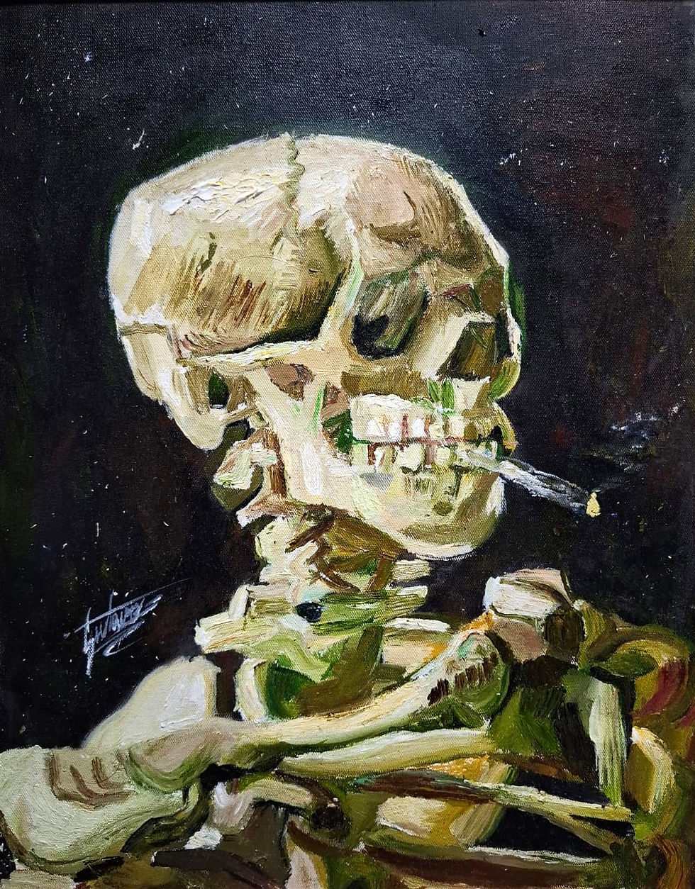 Caveira com Cigarro Aceso