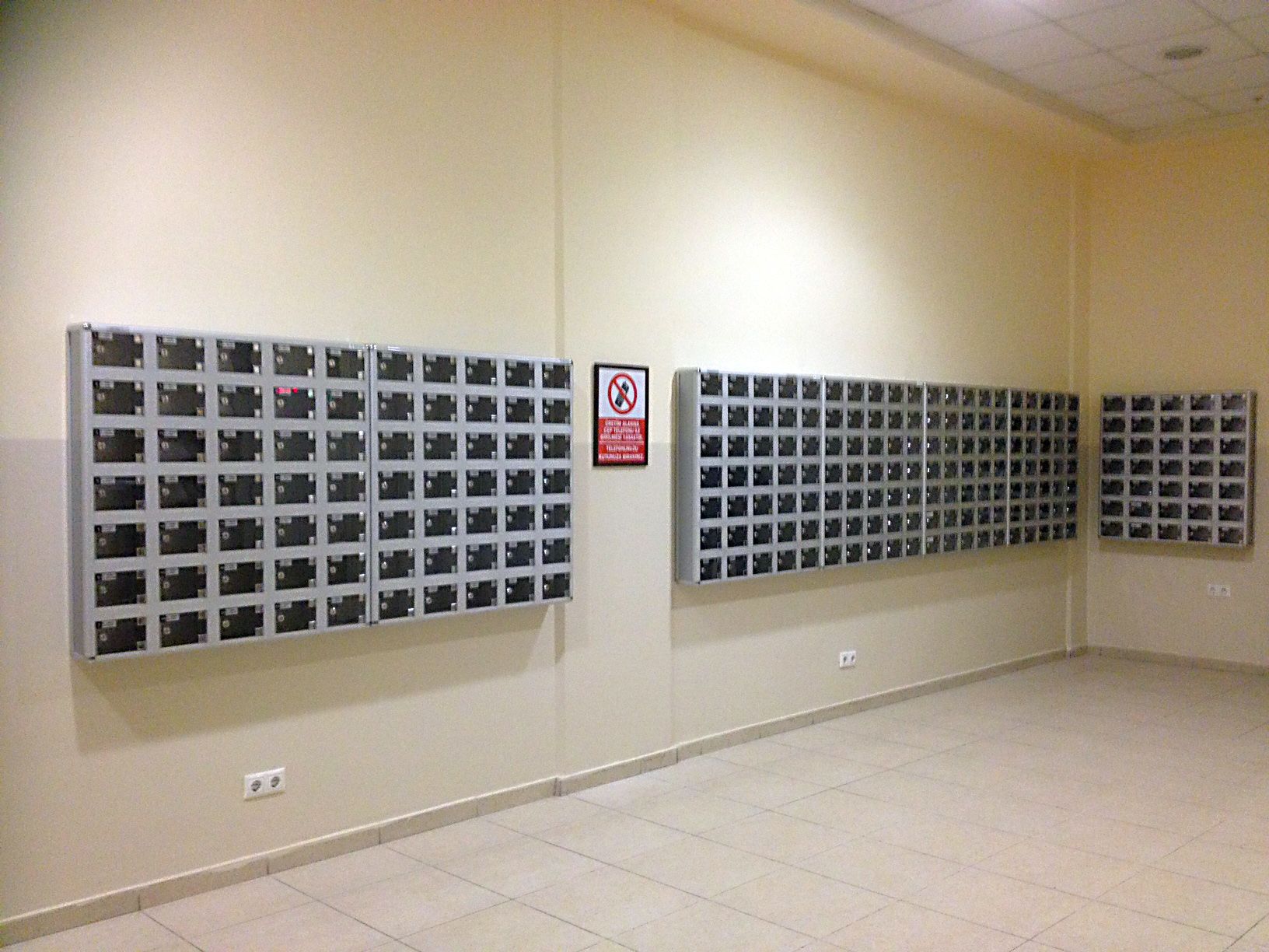 CEP TELEFONU DOLAPLARI