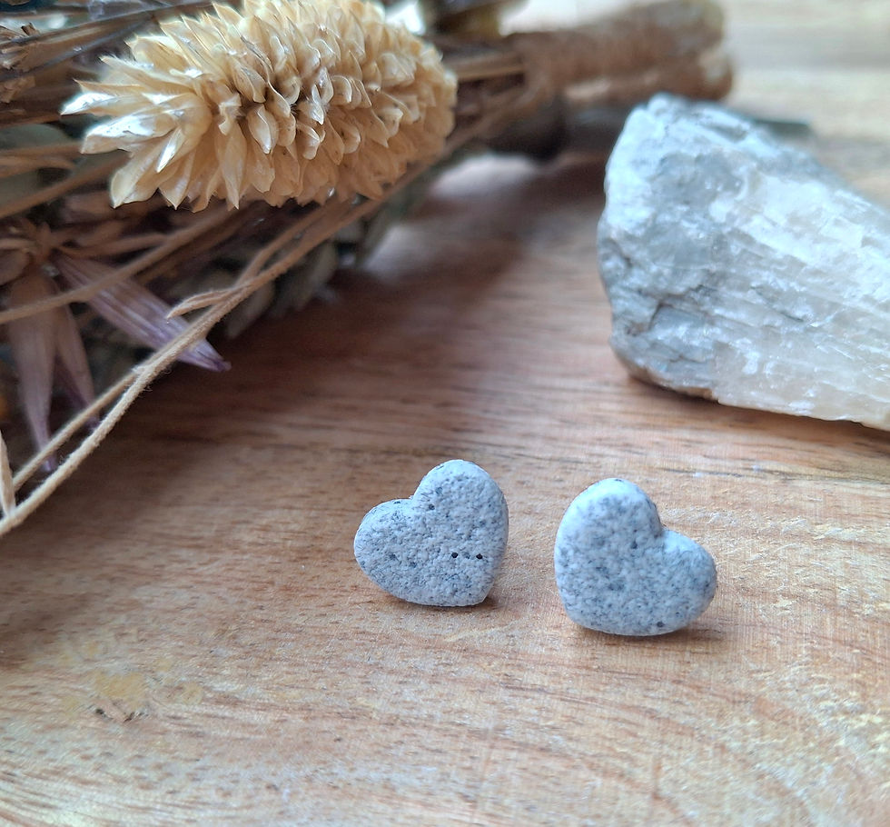 Thumbnail: Heart shaped studs S different colors