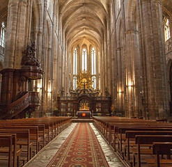 tourisme-varois-lieux-incontournables-basilique-de-saint-maximin-la-sainte-baume-tombeau-c