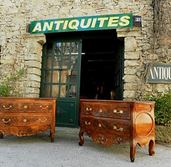 antiquaires-varois-tourisme-dans-le-var-brocante-meounes-les-montrieux.jpg