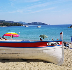 plage_saint_clair_le_lavandou_tourisme-varois.jpg