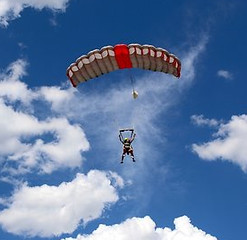 sports-aeriens-dans-le-var-saut-en-parachute-bapteme-de-l-air.jpg
