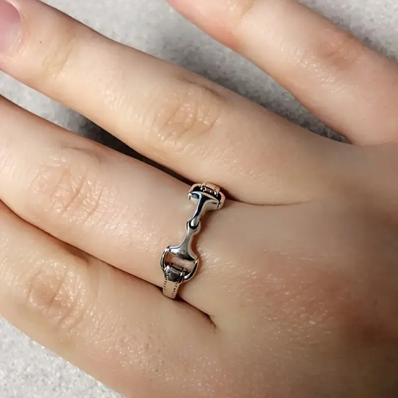 Bit ring on finger