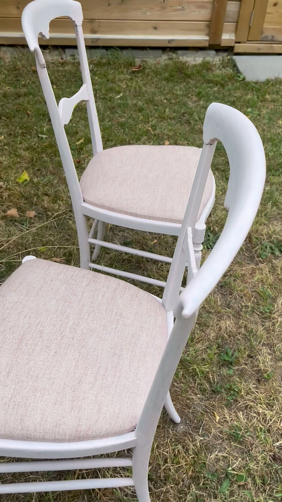 Miniature : Chaises rosées