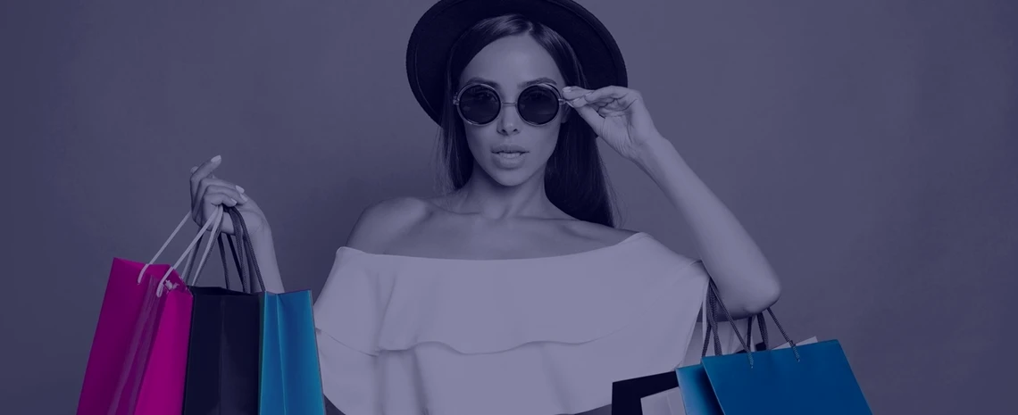 mulher as compras de beleza online