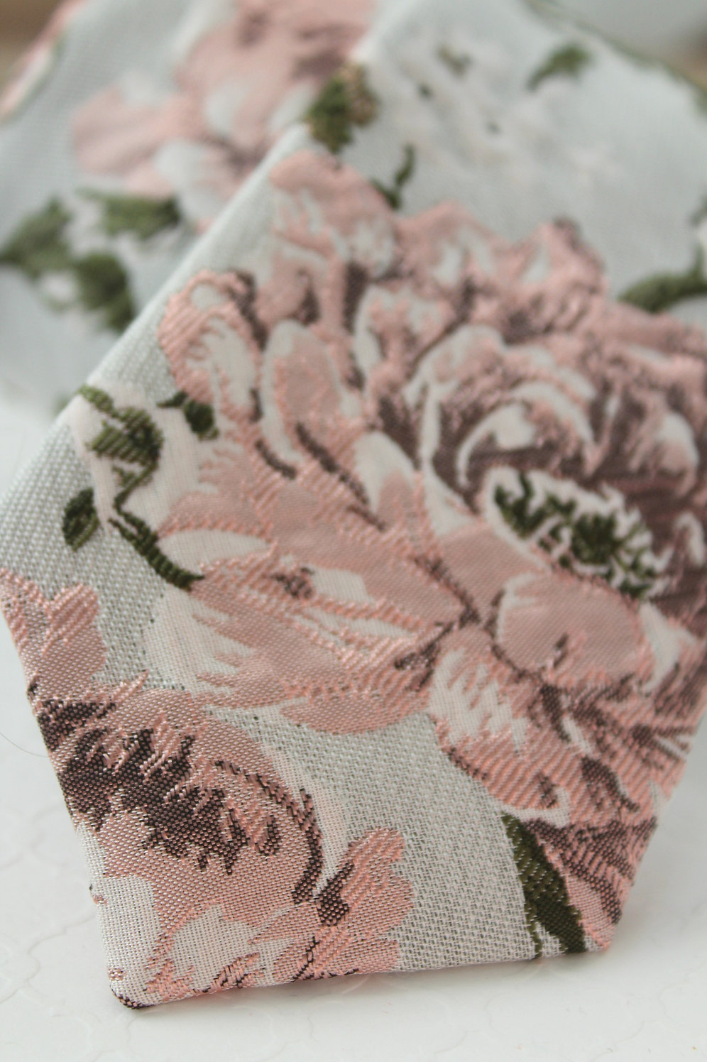 Jacquard Tie-Back Dara