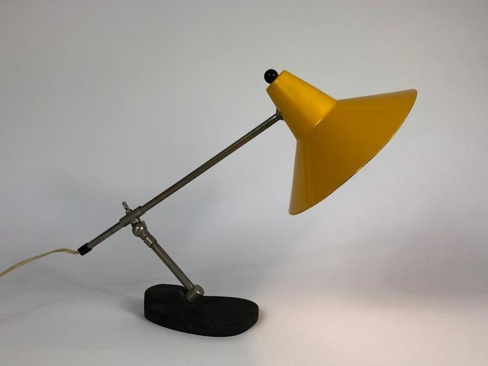 Miniature : Charming yellow table lamp