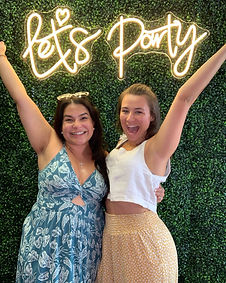Grass backdrop Photo Booth for rent