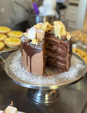 Custom cakes & confectionary