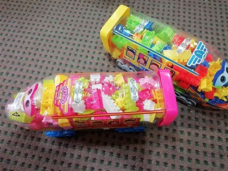 Thumbnail: 儿童收纳箱积木 building blocks in train container