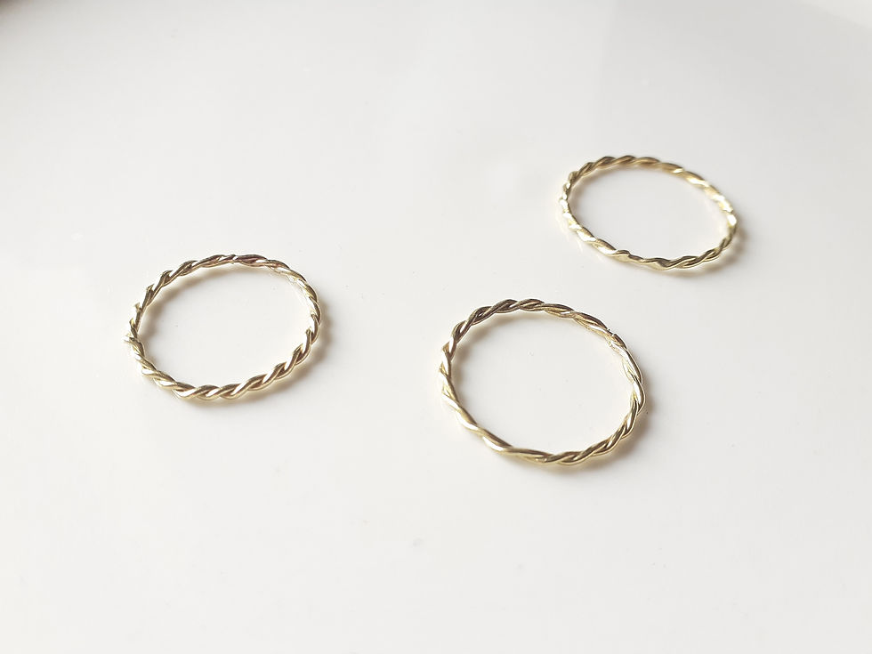 Miniature : Fine bague anneau torsadée dorée
