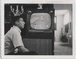 fp6287(BoyWatchingTelevision_BaseballGame)