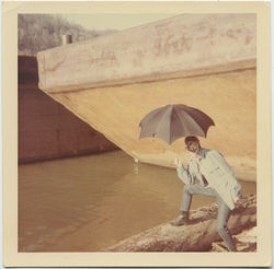 fp11983(Man-Umbrella-Diving-Mask)