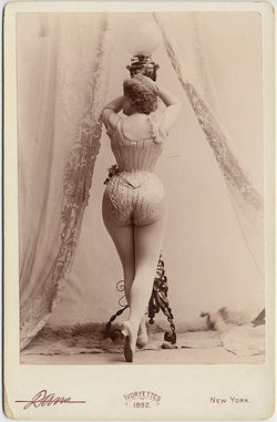 fp8377(CC-Ivoryettes-Woman-Lamp)