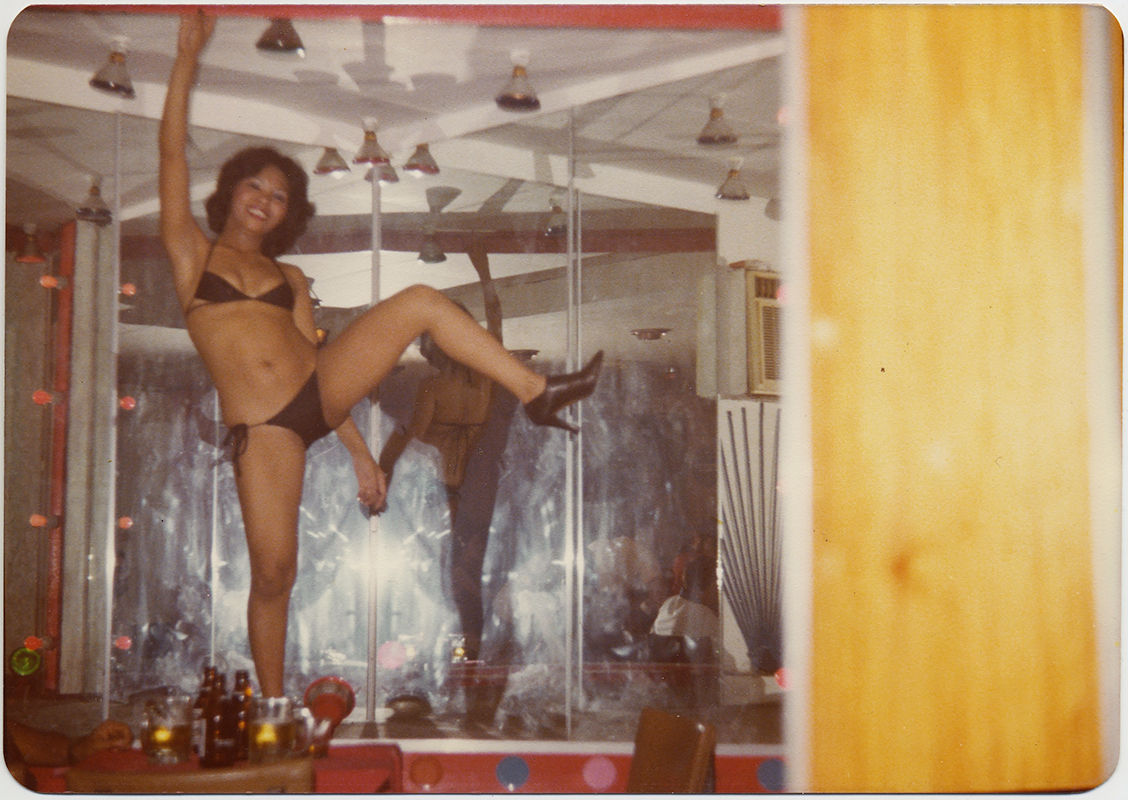BIKINI CLAD GO GO GOODTIME GIRL RAISES LEG HIGH CROTCH & MIRRORS