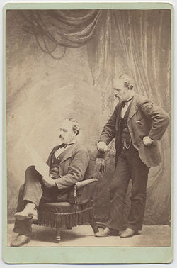 fp4674(CC_SeatedMan_StandingMan)