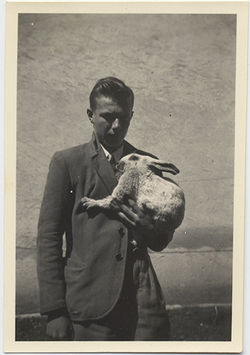 fp5287(Boy_Rabbit_Holding)