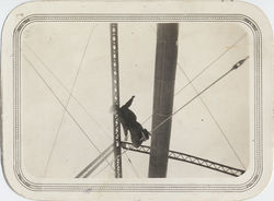 fp5083(Man_HighWireWalk_Crane)