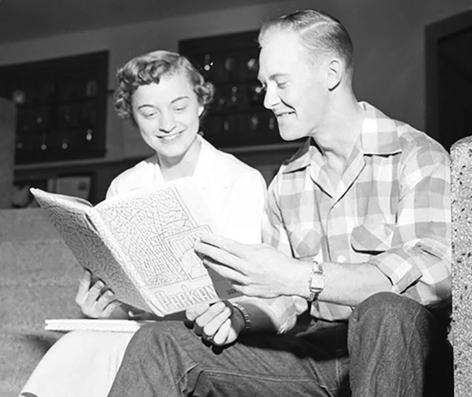 Thumbnail: 4x5 NEGATIVE PRESS PHOTO PREPPY HIGH SCHOOL SWEETHEARTS READ YEARBOOK on STEPS