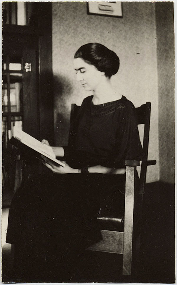 BEAUTIFUL SERENE STUDIOUS COMPOSED WOMAN READS BOOK in ARTS & CRAFTS CHAIR