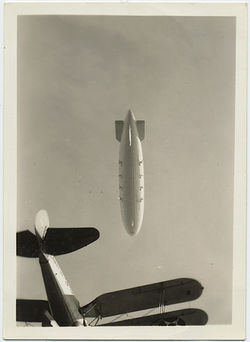 fp6204(Dirigible_SkyViewBOttom_AirplaneObscured)
