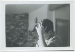 fp3425(Boy_FaceHidden_PoxOnHand)