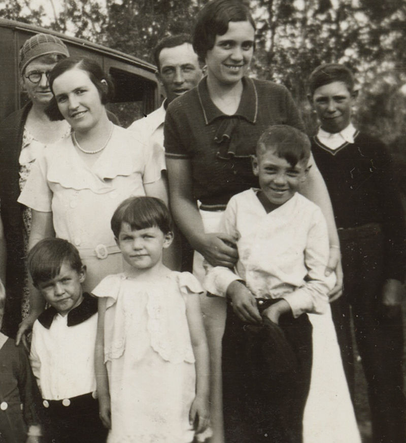 Thumbnail: SUPERB GROUP PHOTO ALL HAPPY FAMILIES are ALIKE KIDS PARENTS