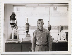 fp11726(PO-Enlarger-Salesman)