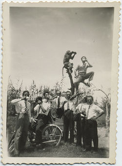 fp6390(GP_Men_CoffeeCups_Monkey)