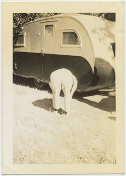 fp4841(PersonBentOver_Backside_RV)