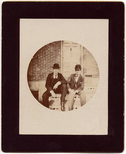 fp1526 (k1 two men on steps)