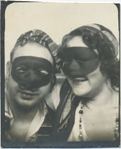 fp2887(PB_MaskedCouple)