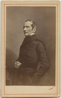 fp5016(Nadar_CDV_Man_LargeNose_DoubleBreastedCloak)