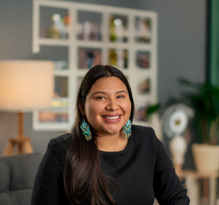 Lesley-Rosales-Headshot.jpg