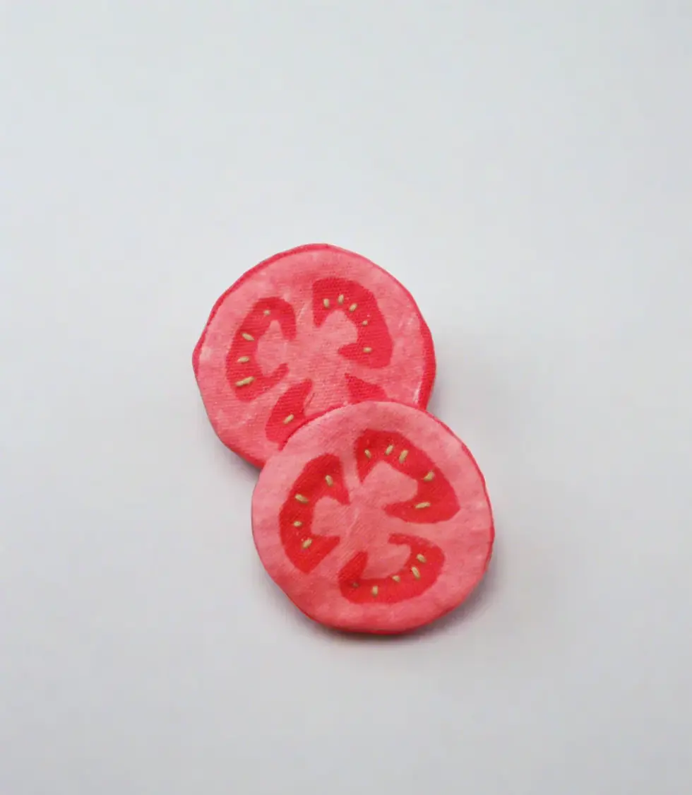 2 slices of tomato for pretend play