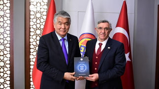 TÜRKSOY Genel Sekreteri Raev, Kırgızistan Türkiye Manas Üniversitesi Rektörü Ceylan’la Görüştü